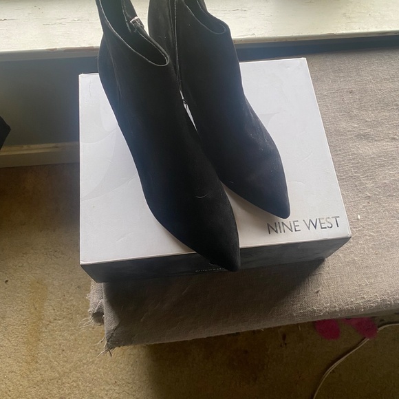 Nine West Suede Wedge - Picture 4 of 4